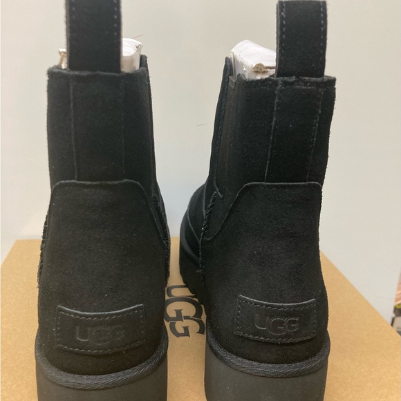 UGG CHELSEA PLATFORM SHORT SIZE 9 BLACK - Picture 2 of 5